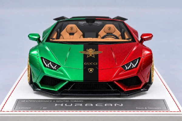 Lamborghini Huracan Spyder Liberty Walk × Novitec Torado 左右红绿GUCCI拼色·金轮·棕色内饰 1:18，封面