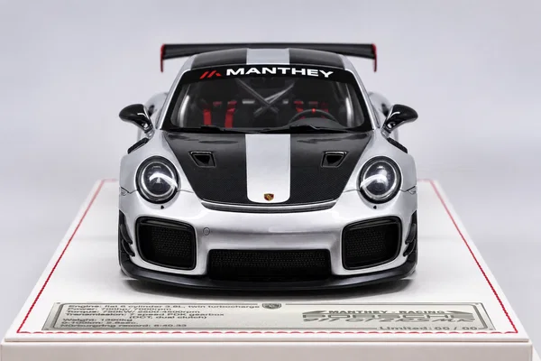 911 GT2 RS MR · 银色，封面