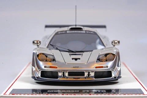 F1 GTR · 银色，封面