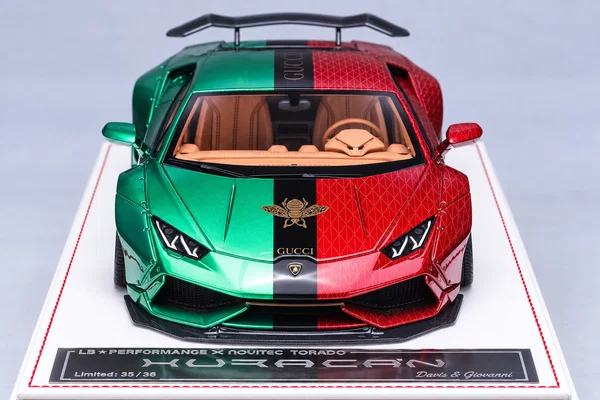 Lamborghini Huracan Liberty Walk×Novitec Torado 红绿纵向拼色·GUCCI蜜蜂涂装，封面