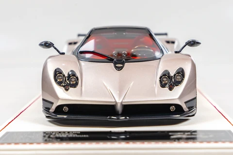 Zonda F · 银色，封面