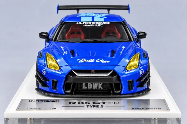 Nissan GT-R Liberty Walk Type 2（1比43） 蓝色Hot Wheels风火轮涂装，封面