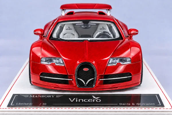 Bugatti Veyron 全碳纤维定制版 红色全碳纤维，封面