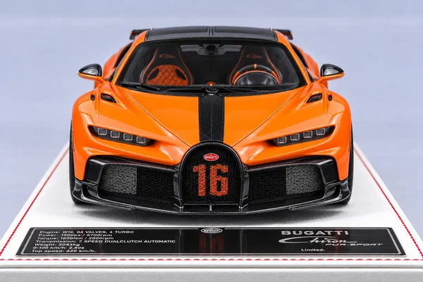 Bugatti Chiron Pur Sport 橙色·黑色碳纤维，封面