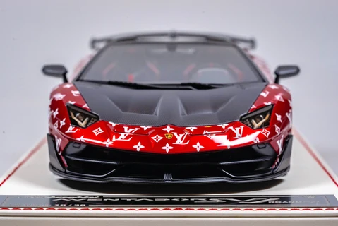Aventador SVJ · 红色 / LV 版画，封面