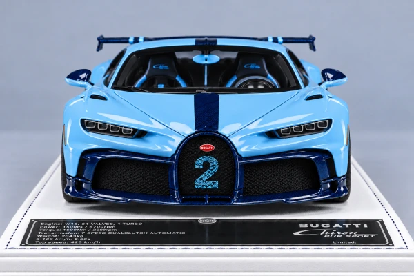 Bugatti Chiron Pur Sport 浅蓝色·深蓝碳纤维·黑轮·蓝内饰 1:18，封面
