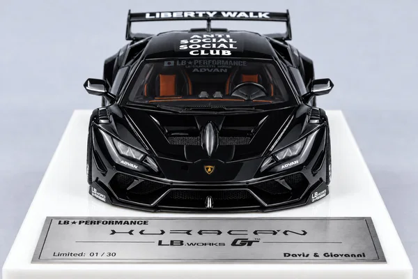 Lamborghini Huracan Liberty Walk GT（1比43） 黑色ASSC涂装，封面