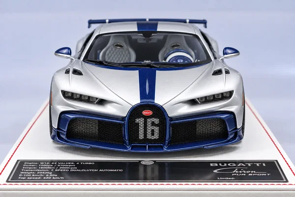 Bugatti Chiron Pur Sport 银色·蓝色碳纤维，封面