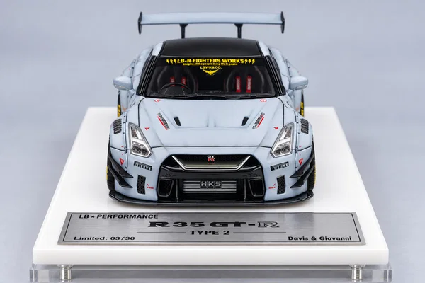 Nissan GT-R Liberty Walk Type 2（1比43） 哑光灰色·Zero Fighter涂装，封面