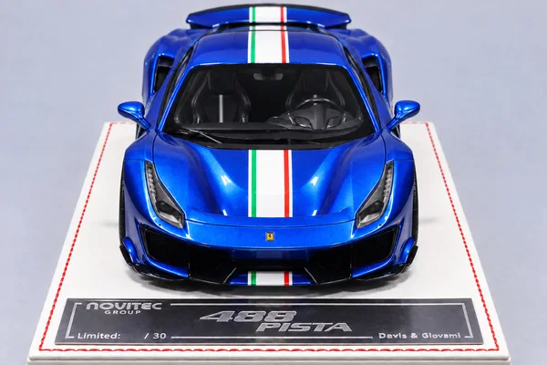 Ferrari 488 Pista Novitec 蓝色·意大利三色条纹，封面