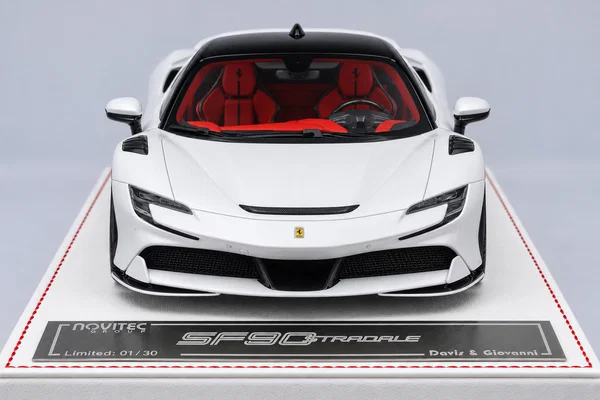 Ferrari SF90 Novitec SF90 Stradale 白色·黑色车顶，封面
