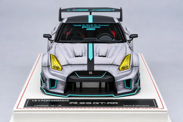 Nissan GT-R Liberty Walk 军灰做旧涂装·青色描边，封面