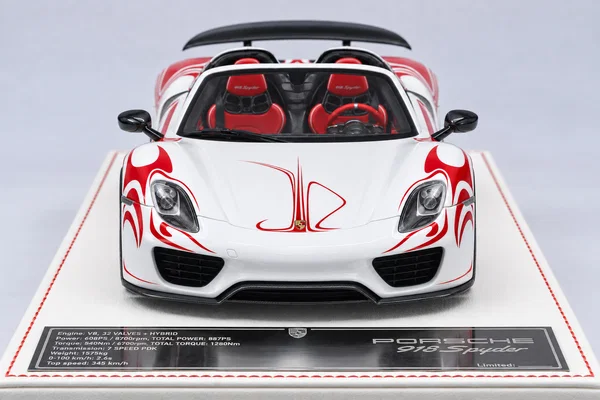 Porsche 918 Spyder Weissach套件 白色·红色陶瓷纹涂装，封面