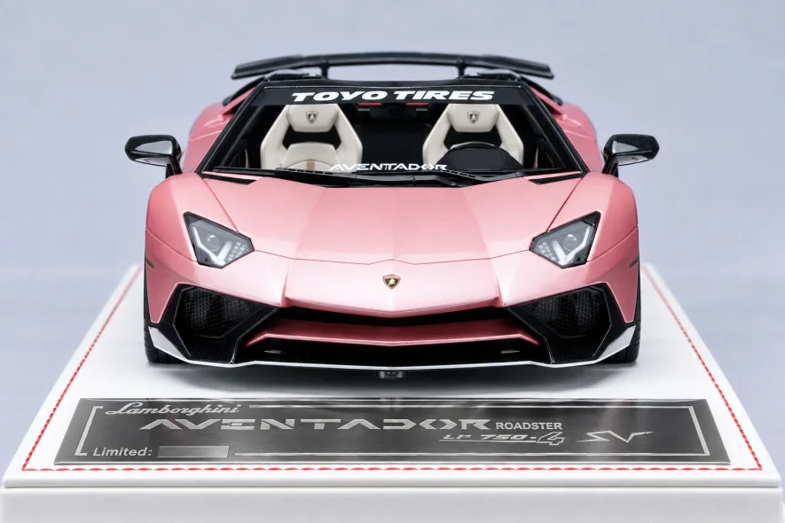 Lamborghini Aventador SV Roadster碳纤维套件 银粉色