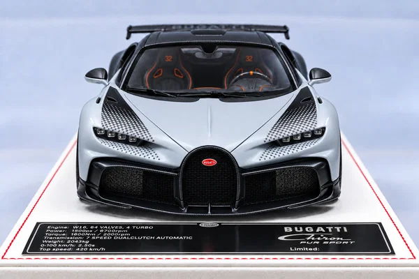 Bugatti Chiron Pur Sport Grand Prix 灰黑双色·黑色像素涂装，封面