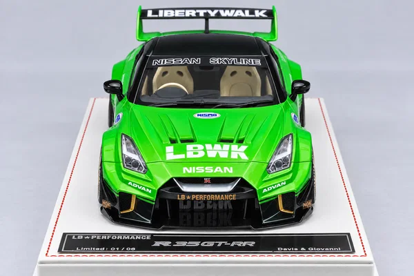 Nissan GT-R Liberty Walk 绿黑双色·白色LBWK标志·5号，封面