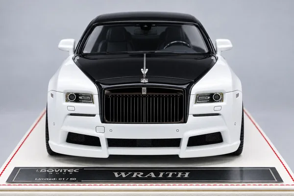 Rolls-Royce Wraith 定制套件版 白色·黑色机盖车顶，封面