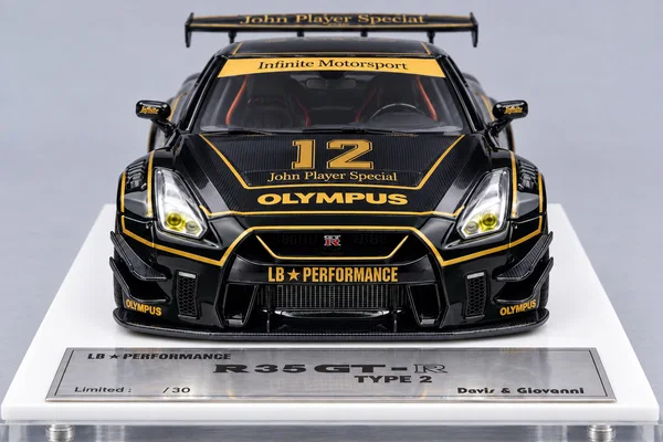 Nissan GT-R Liberty Walk Type 2（1比43） 深英伦绿·金色JPS涂装，封面