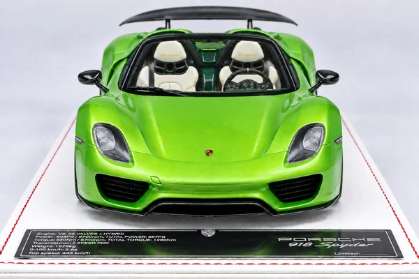 Porsche 918 Spyder Weissach套件（定制轮毂版） 亮绿色，封面