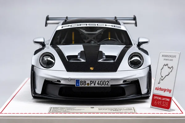 911 GT3 RS 992 BB PV4002 · 银色蓝轮毂，封面