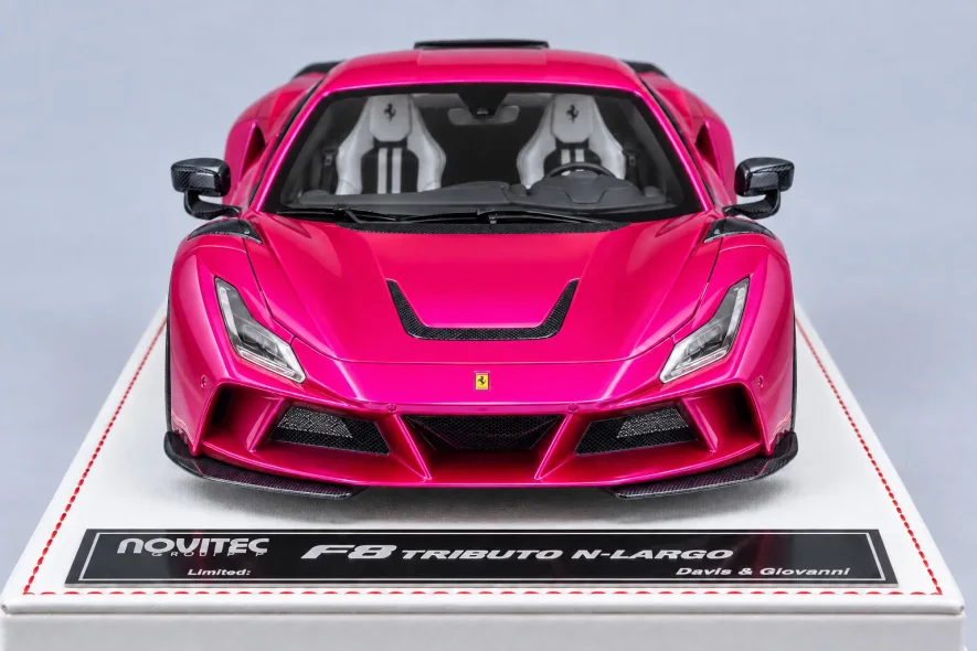 Ferrari F8 Novitec N-Largo 金属粉红