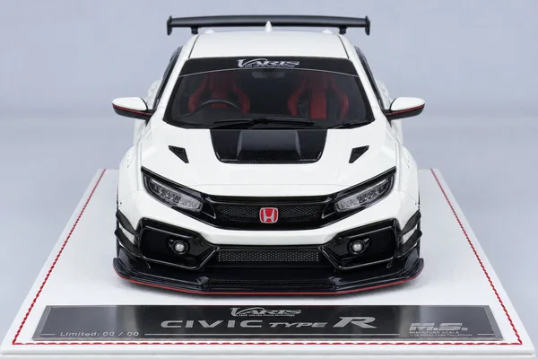 Honda Civic Type R FK8 Varis宽体 白色·灰色拉花，封面
