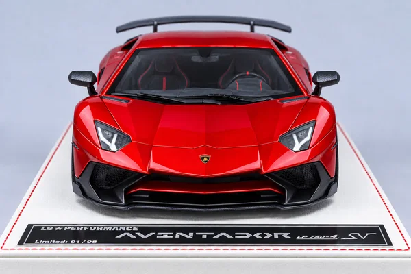 Lamborghini Aventador SV 碳纤维套件 金属红，封面