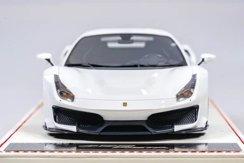 488 Pista · 白色，封面