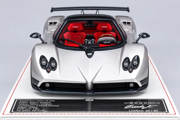 Pagani Zonda F GEMO涂装定制版 银色·黑色碳纤维·GEMO侧标，封面