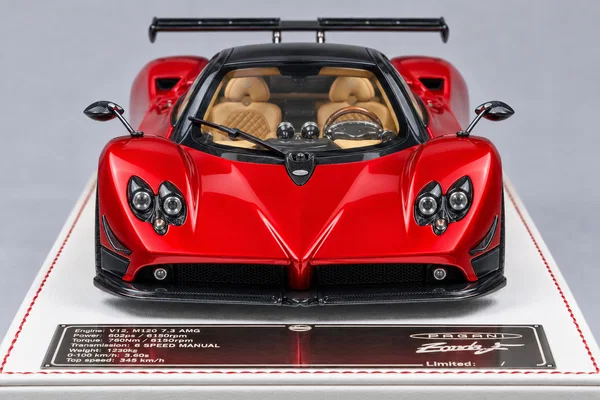 Pagani Zonda F 定制版 红色·黑银侧条纹，封面
