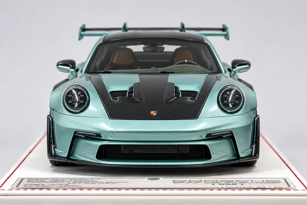 911 GT3 RS 992 · 浅绿色，封面