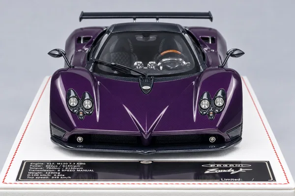 Pagani Zonda F 碳纤维定制版 紫色碳纤维·黑白侧裙图案，封面