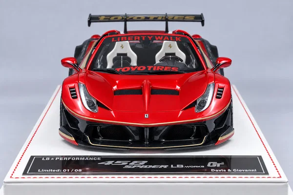 Ferrari 458 Liberty Walk GT Spider 金属红·黑碳·金色458侧标，封面