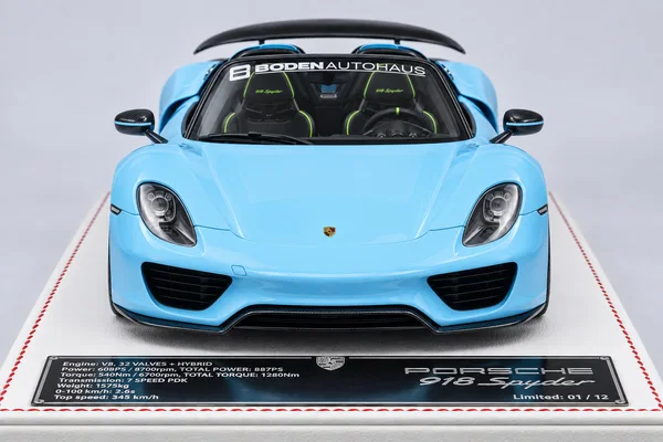 Porsche 918 Spyder Weissach套件 浅蓝色，封面
