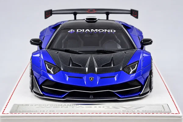 Aventador SVJ LB PERFORMANCE · 紫蓝色，封面
