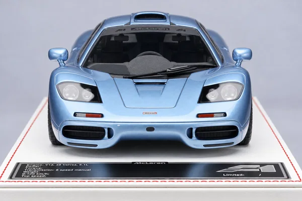 McLaren F1 公路版 冰蓝色，封面