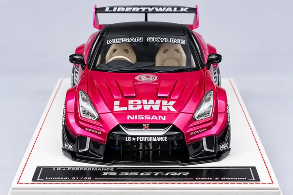 Nissan GT-R Liberty Walk 玫红黑色NISSAN PDC涂装，封面