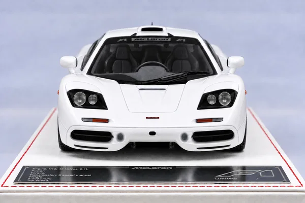 McLaren F1 公路版 白色，封面