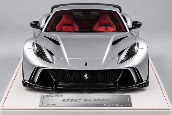 Ferrari 812 Superfast Novitec N-LARGO 银色·黑色轮毂·红色内饰 1:18，封面