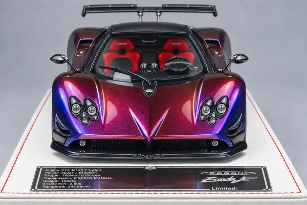 Pagani Zonda F 定制版 紫红蓝变色漆，封面