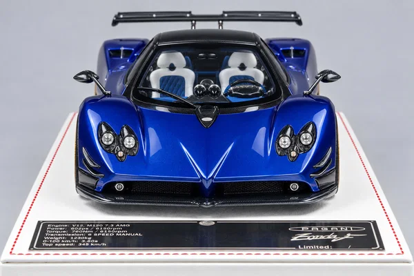 Pagani Zonda F Coupe 蓝色·黑色碳纤维，封面